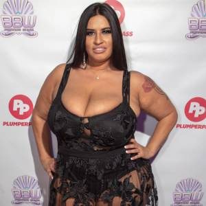 Sofia Rose Picks Up Four Trophies at This Year’s 2019 BBW Awards Show